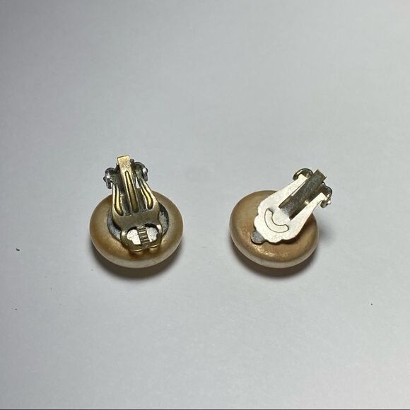 Vintage Faux Pearl Clip On Earrings - Picture 2 of 2